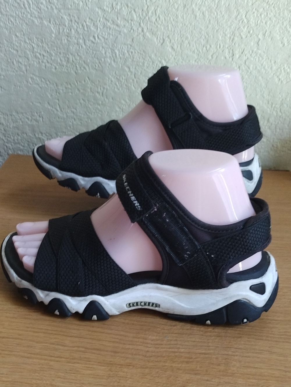SKECHERS WOMEN SANDALS SIZE 6